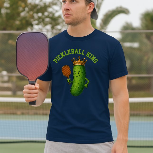 Pickleball King Funny Pickle & Crown Template T-Shirt (Von Creator hochgeladen)