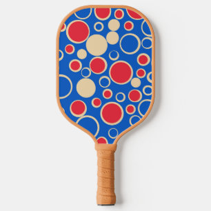 Pickleball Paddel mit roten und blauen Punkten Schläger