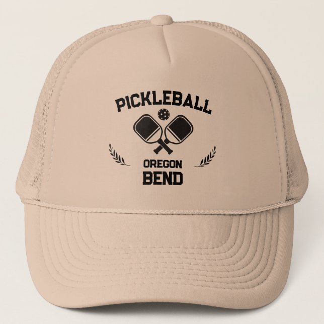 Pickleball Paddle & Ball Bend Oregon USA Truckerkappe (Vorderseite)