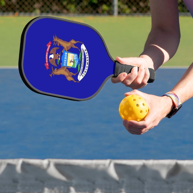 Pickleball Paddle mit der Flagge von Michigan, USA (InSitu)