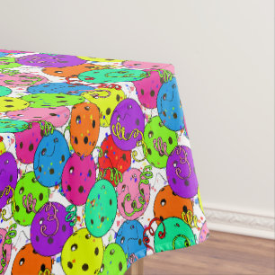 Pickleball Party Confetti und Balloons auf Weiß Tischdecke
