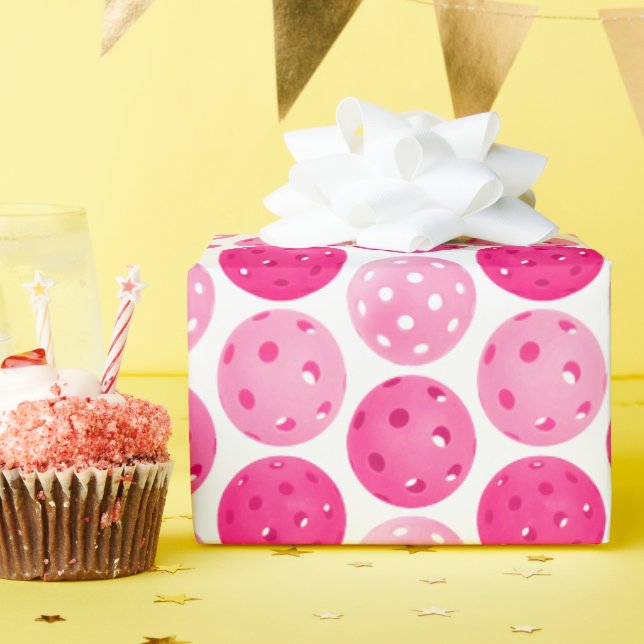 Pickleball Pink & White Pickleballs Personalisiert Geschenkpapier (Geburtstagsparty)