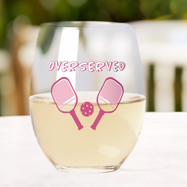 Pickleball überservierte Niedliche Sportpuppe Pink Weinglas Ohne Stiel (Pickleball Overserved Cute Sports Pun Pink Girly Stemless Wine Glass)