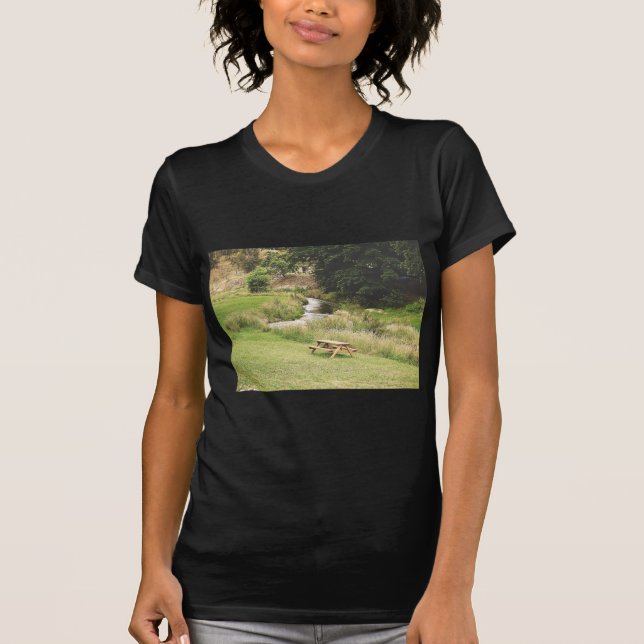 Picknicktisch T-Shirt (Vorderseite)