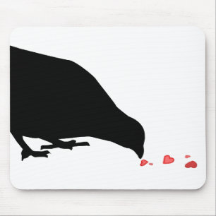 Pickreihenfolge. Schwarzer Vogel & rote Herzen. Mousepad