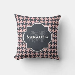 Pied Coq Monogram Strawberry Cream und Blueberry Kissen