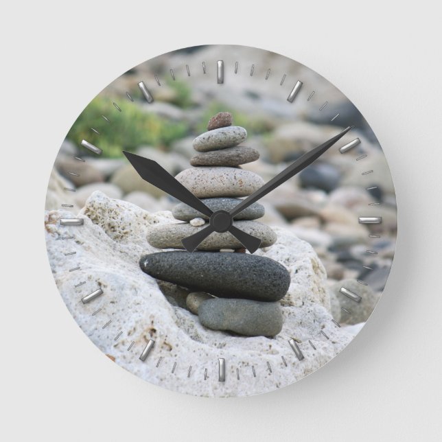 Piedras zen en la playa de Almería Runde Wanduhr (Vorderseite)