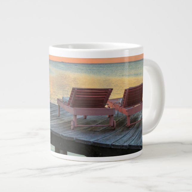 Pier mit Blick auf den Ozean, Belize Jumbo-Tasse (Vorderseite Rechts)