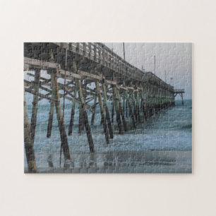 Pier und Wellen - Eichen-Insel, North Carolina