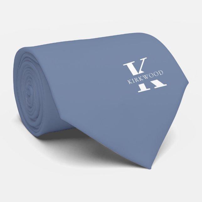 Pigeon Blue | Elegantes Monogramm + Name | einseit Krawatte (Gerollt)