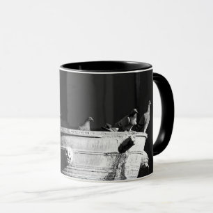 Pigeons dans une fontaine de café Mug