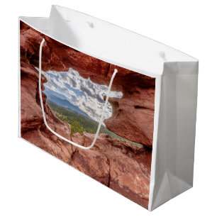 Pikes spitzen sich durch eine Felsenhöhle Große Geschenktüte