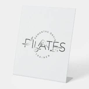 Pilates-Posen in Pilates Word Sockelschild