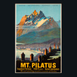 Pilatus, Schweiz, Reiseplakat Poster<br><div class="desc">Empfohlene Größen: Extra klein, klein, mittel und groß. Wenn Sie eine andere Größe benötigen, kontaktieren Sie mich bitte. Vielen Dank. Pilatus ist ein Bergmassiv mit Blick auf Luzern in der Zentralschweiz. Es besteht aus mehreren Gipfeln, von denen der höchste den Namen Tomlishorn trägt und liegt etwa 1, 3 km südöstlich...</div>