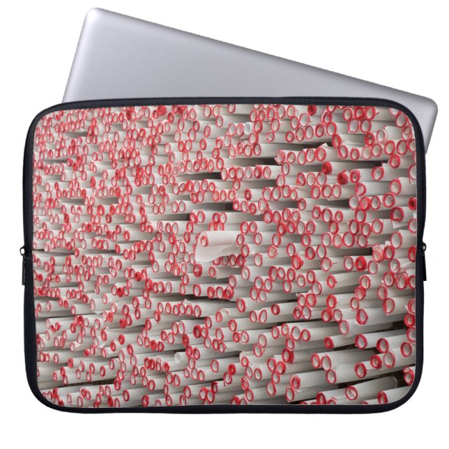 Pile of rolled papers laptopschutzhülle (Vorderseite)