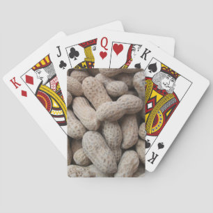 Pile von Erdnüssen, die Karten spielen Spielkarten