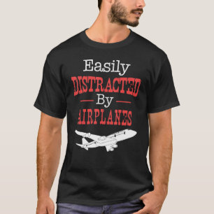 Pilot Flying - Leicht von Flugzeugen abgelenkt T-Shirt