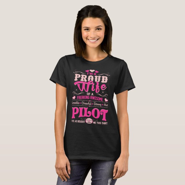 Pilote fier d'épouse acheté ce T-shirt de cadeau (Devant entier)