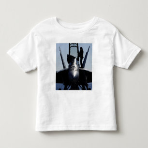 Piloten führen eine Vorflugkontrolle durch Kleinkind T-shirt