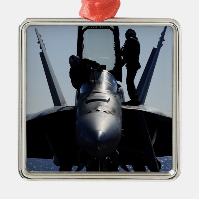 Piloten führen eine Vorflugkontrolle durch Ornament Aus Metall (Vorne)