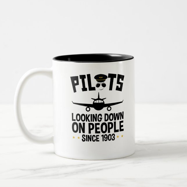 Piloten mit Blick auf Menschen seit 1903 Zweifarbige Tasse (Links)