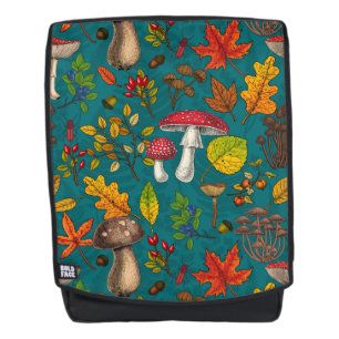 Pilze, Blätter, Nüsse und Beeren im Herbst auf bla Rucksack
