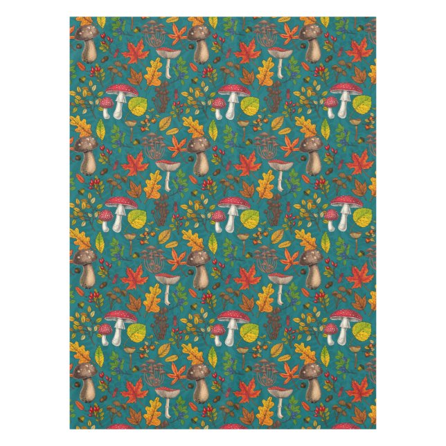 Pilze, Blätter, Nüsse und Beeren im Herbst auf bla Tischdecke (Vorderseite)