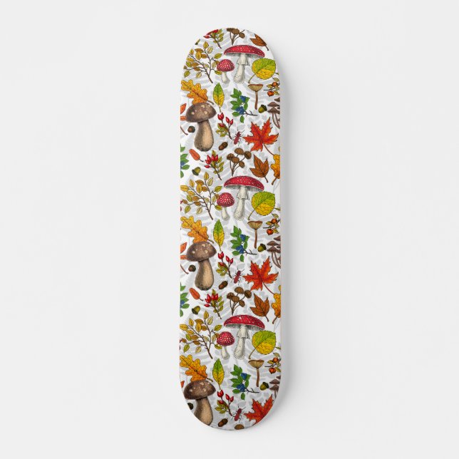 Pilze, Blätter, Nüsse und Beeren im Herbst auf Wei Skateboard (Vorne)