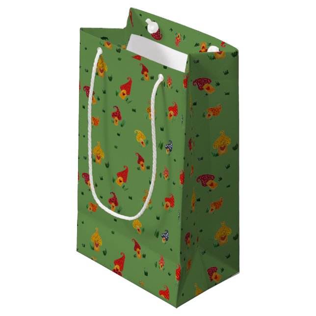 Pilze mit eigenem Herz - Geschenktasche - Klein Kleine Geschenktüte (Vorderseite Schrägansicht)