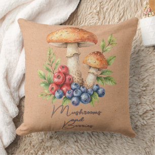 Pilze und Berries auf dem braunen Kissen