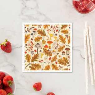 Pilze und Herbstflora auf Sahne Serviette