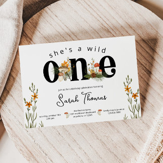 Pilze und wild lebende Blume Einladung zum Geburts