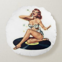 Pin-Up-Girl auf runden Kissen mit Schallplatte