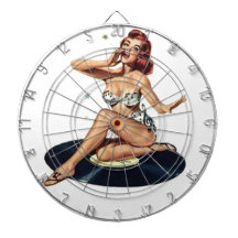 Pin-Up-Girl sitzt auf Schallplatte