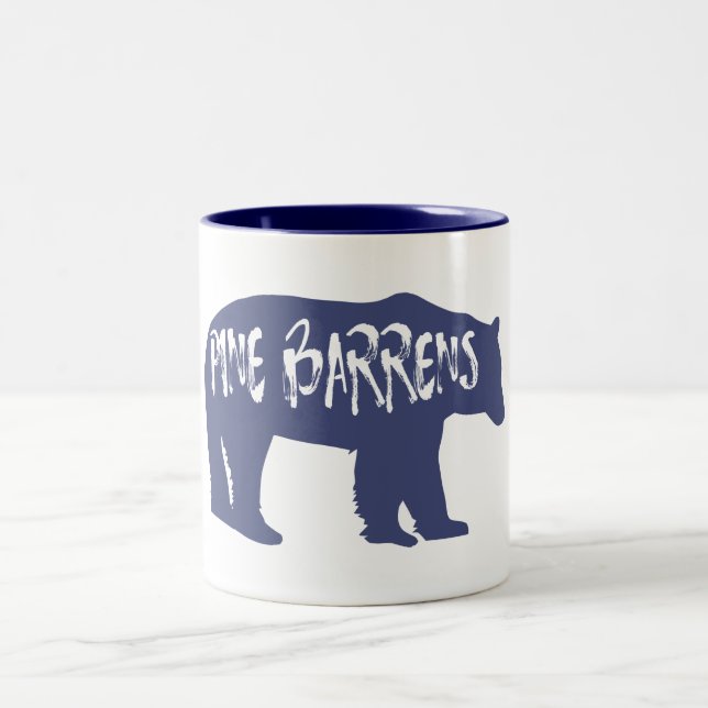 Pine Barrens Bear Zweifarbige Tasse (Mittel)