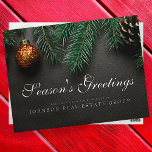 Pine Cones | Grüße der Jahreszeit Postkarte<br><div class="desc">Ihr Firmenlogo kann hier hinzugefügt werden: http://www.zazzle.com/store/selectpartysupplies</div>