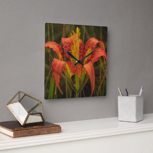"Pine Lily"  Quadratische Wanduhr