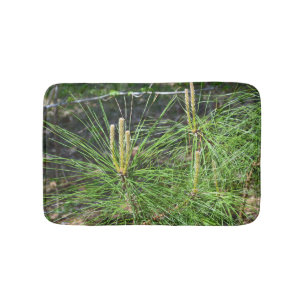 Pine Needles von Kenneth Yoncich Badematte