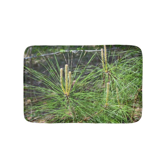 Pine Needles von Kenneth Yoncich Badematte (Vorderseite)