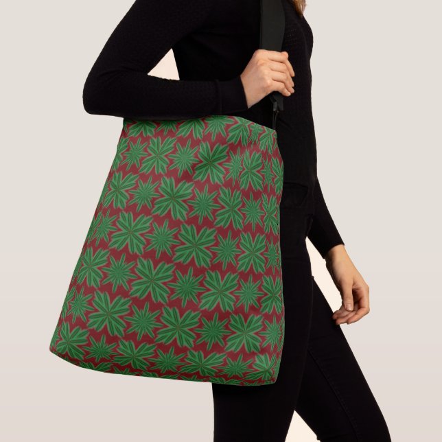 Pine Snowflakes Garnet Crossbody Bag (2 Größen) Tragetaschen Mit Langen Trägern (Von Nahem)