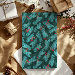 Pine Twigs and Red Berries Christmas Pattern Geschenkpapier<br><div class="desc">Stilvolles grünes Weihnachtspapier bedruckt mit einem einfachen klassischen Muster von grünen Kiefernzweigen und roten Beeren. Ideal für elegante Geschenkverpackungen. Ideal für einen traditionellen Winter,  Wald und rustikalen Stil.</div>