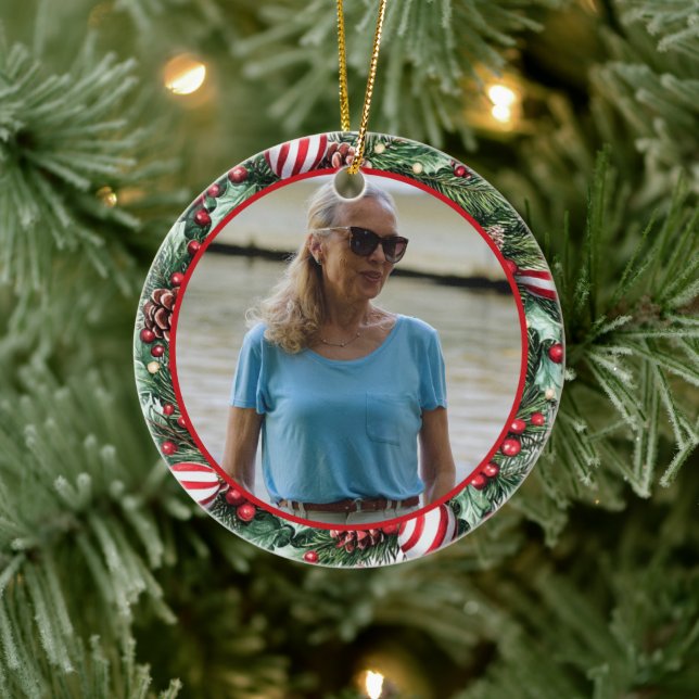 Pinecone and Peppermint Wreath ANY Photo Keramik Ornament (Baum)