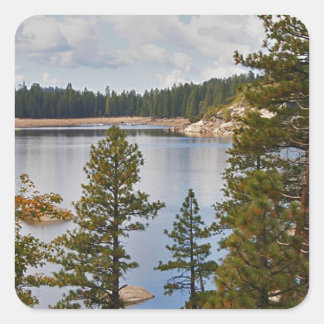 Pinecrest Lake California im August Quadratischer Aufkleber