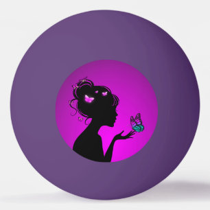 Ping-Pong-Ball Die Frau violette Schmetterlinge Tischtennisball