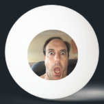 Ping Pong Ball mit einem lustigen Blick. Tischtennisball<br><div class="desc">Lachen Sie sich albern über die Ausdrücke dieses armen Typ, wenn Sie Ihre Freunde bei Ping Pong oder Beer Pong spielen.</div>