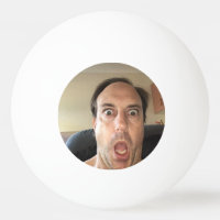 Ping Pong Ball mit einem lustigen Blick.