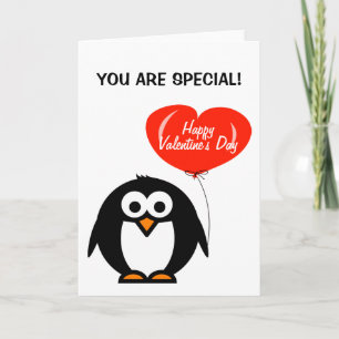 Pingouin et ballon heureux de la carte de jour
