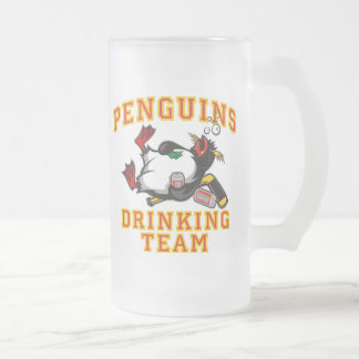 Pingouins buvant l'équipe 16oz. Tasse givrée