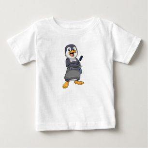 Pinguin als Haarstylistin mit Kamm Baby T-shirt