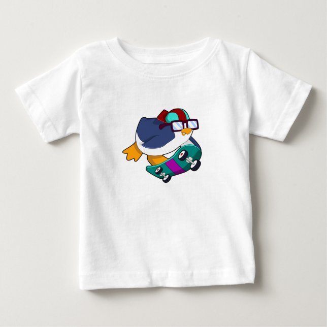 Pinguin als Skater mit Skateboard Baby T-shirt (Vorderseite)